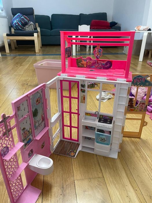 Căsuța Barbie + dressing Barbie