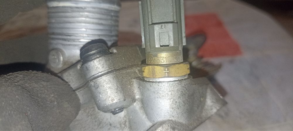 Корпус термостата Volvo Помпа Volvo