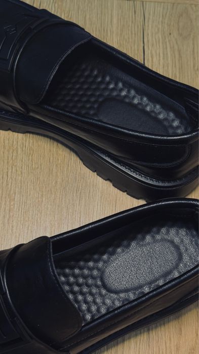 Лоферы новые продам