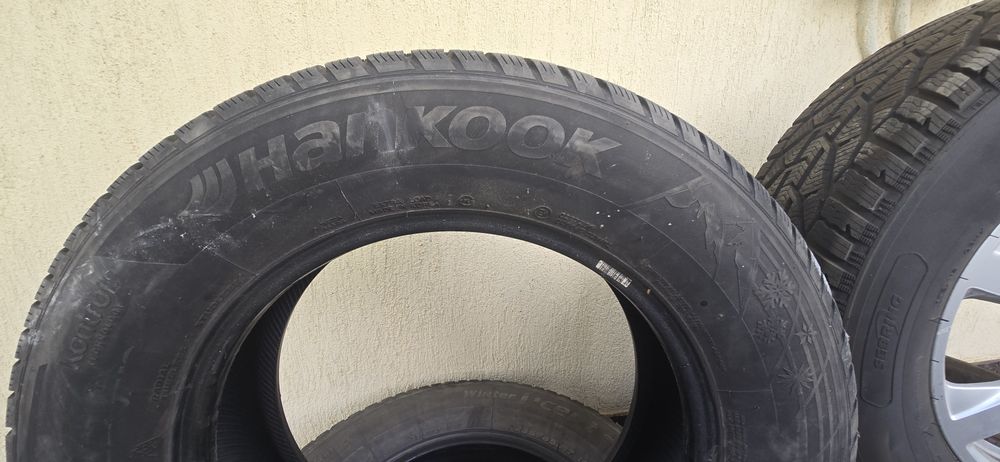 Set jante, plus doua seturi de cauciucuri de iarna 235/65 R17 108H SUV