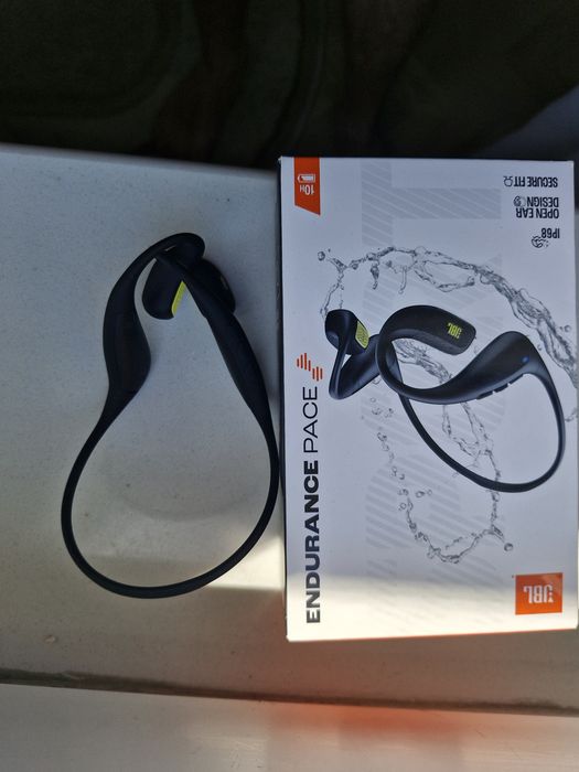 Casti JBL Endurance, rezistente la apa