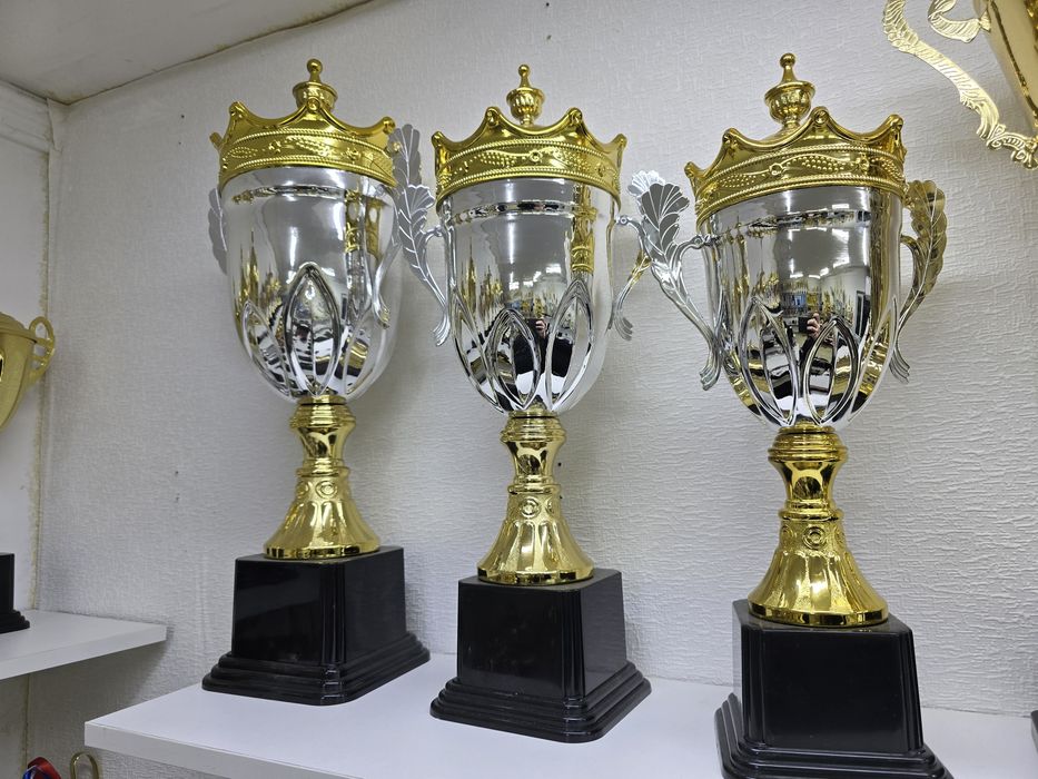 Кубки. Кубок. Есть всё для награды.