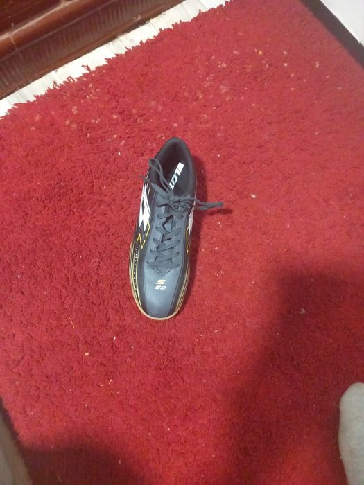 Papuci noi de fotbal