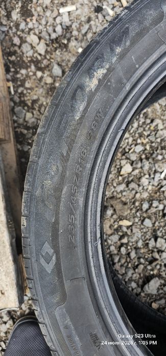 Продам резину 235/45 r18