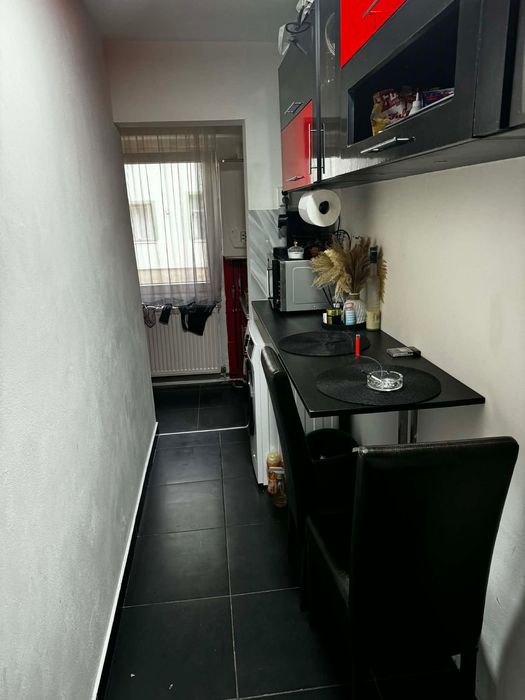 Vând garsonieră în zona Pipirig la parter…