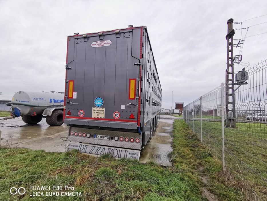 Vand Ferma de porci Noua + Semiremorca+Tractor+full dotari