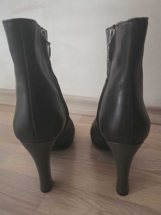 Сиви боти от естествена кожа Geox