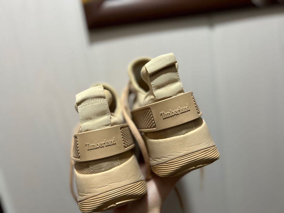 Продам кроссовки Timberland