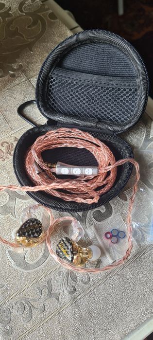 Продам качественные,  мощные наушники