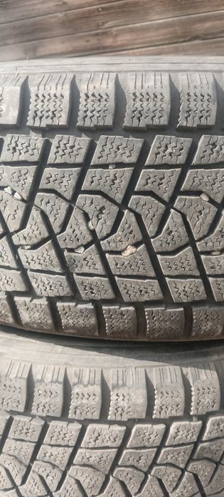Продам шины на 17
