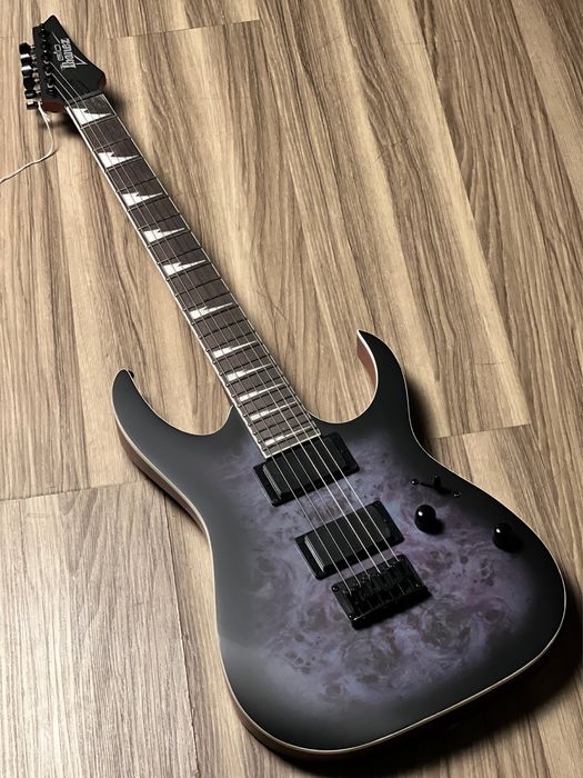 Продам электрогитару ibanez