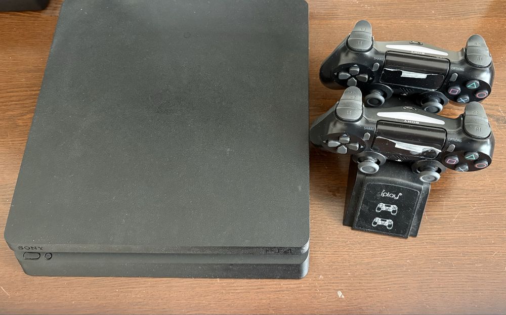 PlayStation 4 Slim 1TB + 2 геймпада + игры в подарок