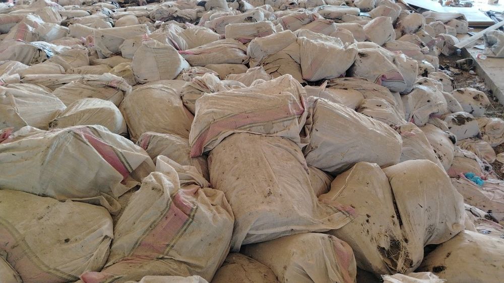 Туркменистана  Строительный  Битум  90/10 цена 5000 сум 1 кг