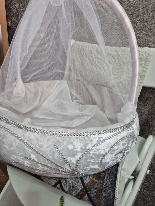 Продам стол.корзина для свадьбы