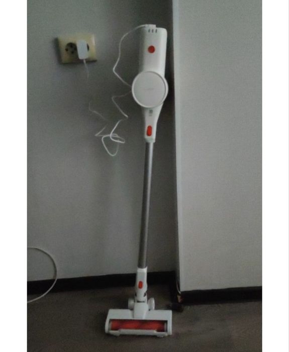 Продам пылесос Xiaomi Vacuum Cleaner G20 lite белый