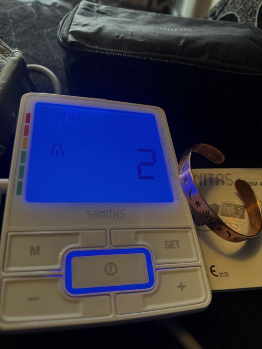 Уред за измерване на кръвното налягане и пулса SBM 47 и гривна