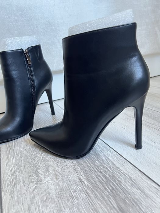 Продам ботинки женские