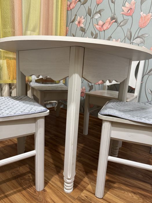 Продам стол со стульями комплект