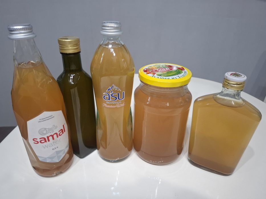 Яблочный уксус, в стеклянной бутылке