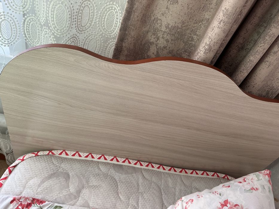 Продам кровать с матрасом