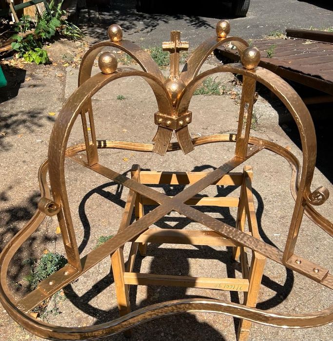 Coroană regală  foarte veche făcută manual