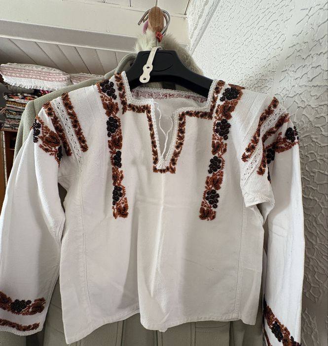 Camașă traditională cusută de mână, pe pânză, pentru fetițe 5-10 ani