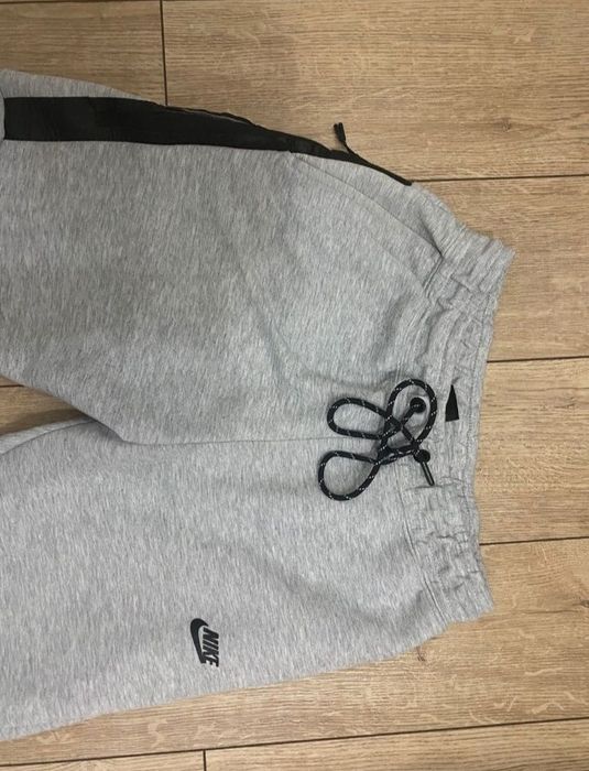 Штаны от nike tech fleece