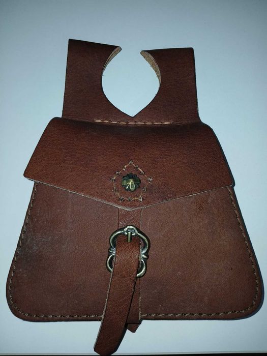 Geantă trapezoidală Calvert si mănuși piele