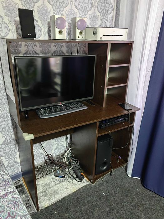 Продам компьютерный стол