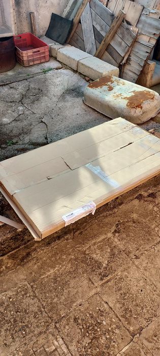 Продавам чисто нова холна маса!!!