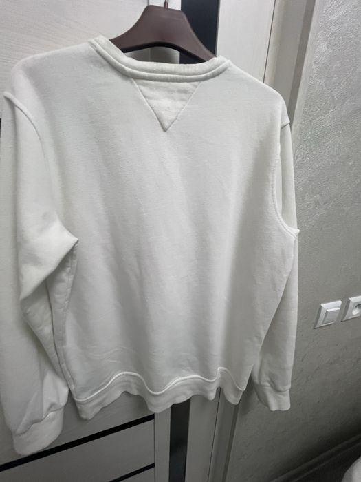 Оригинальный свитшот Tommy Hilfiger привезен из США.размер 52-L