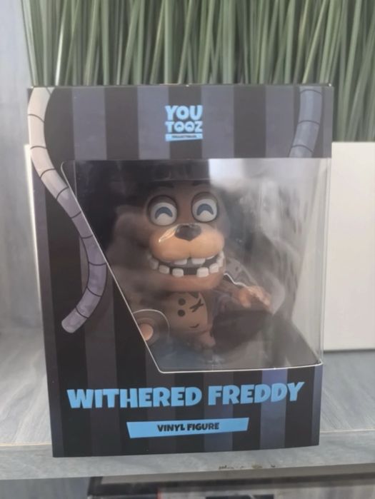 Youtooz five nights at freddy's Withered Freddy in stare perfecta