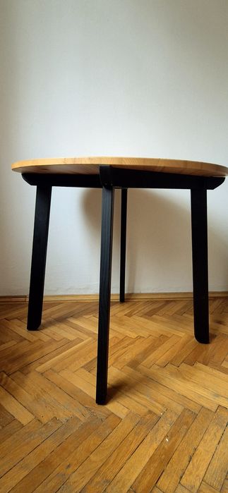 Masa rotunda de lemn