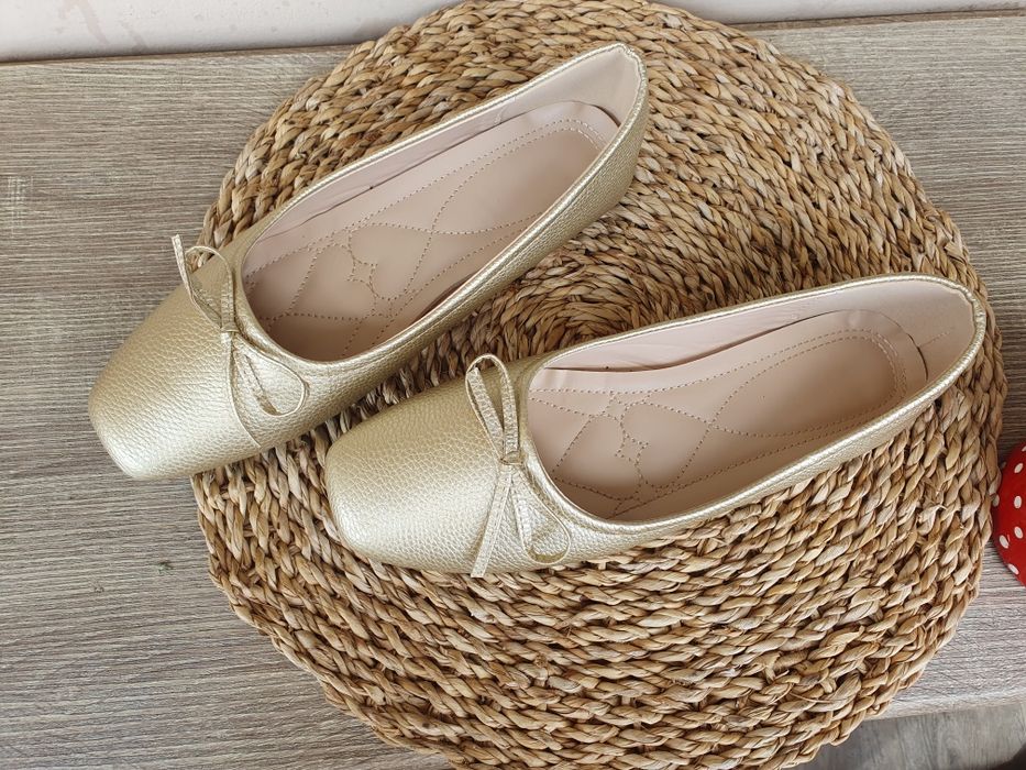 Златисти обувки 40 номер