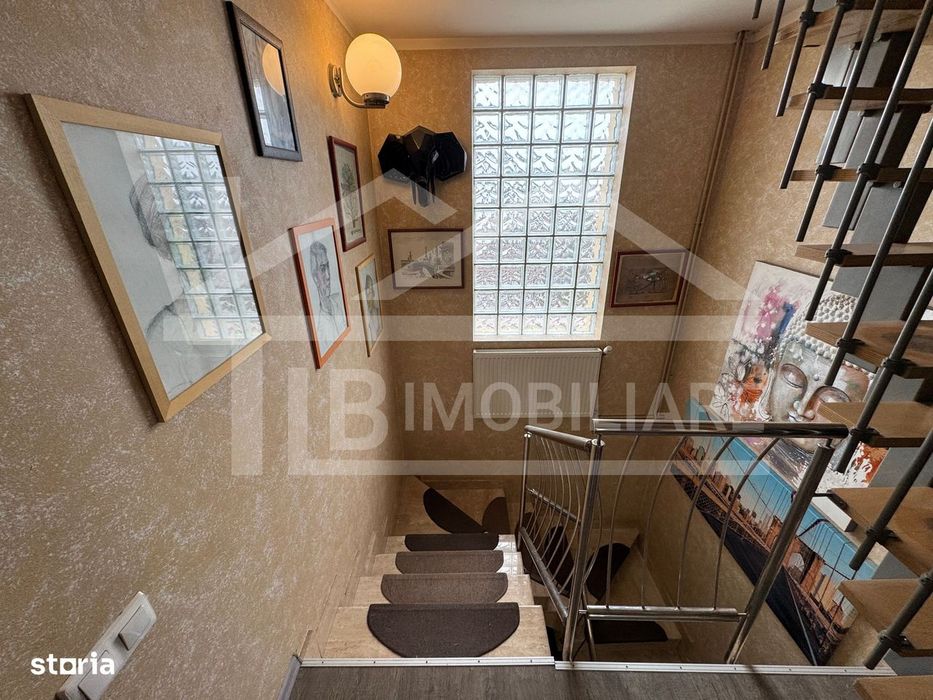Casa cu 4 camere, 230mp, garaj, Zona Corunca