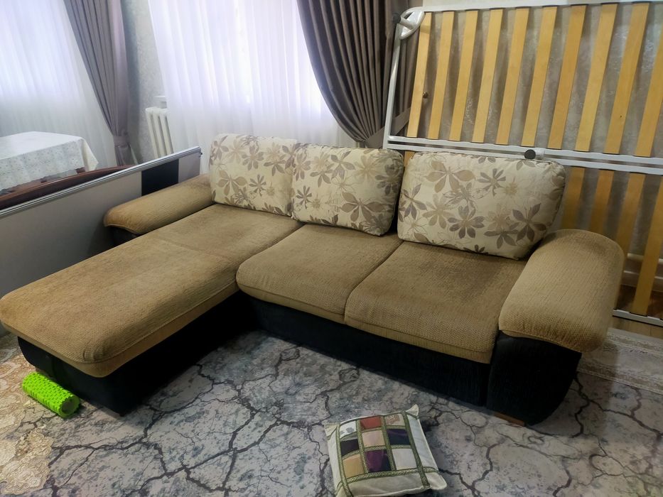 Срочно продам мягкии уголок