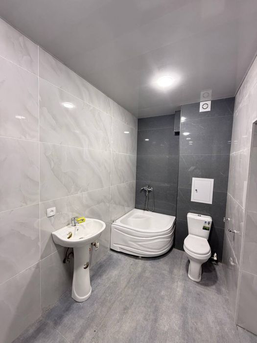 Продаётся 2-комнатная квартира с новым ремонтом в ЖК Asia House