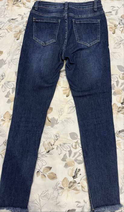 Дамски дънки с камъни.