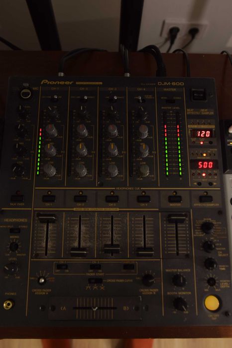 doua CDJ400 un DJM600 plus Flightcase