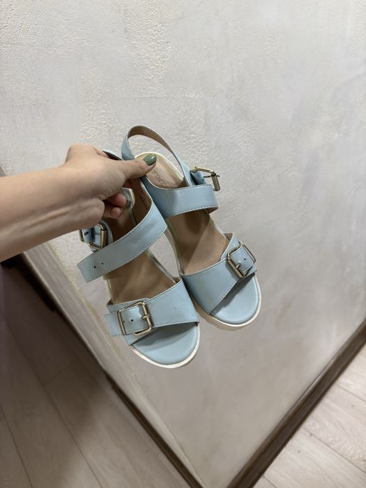 Продам женские туфли