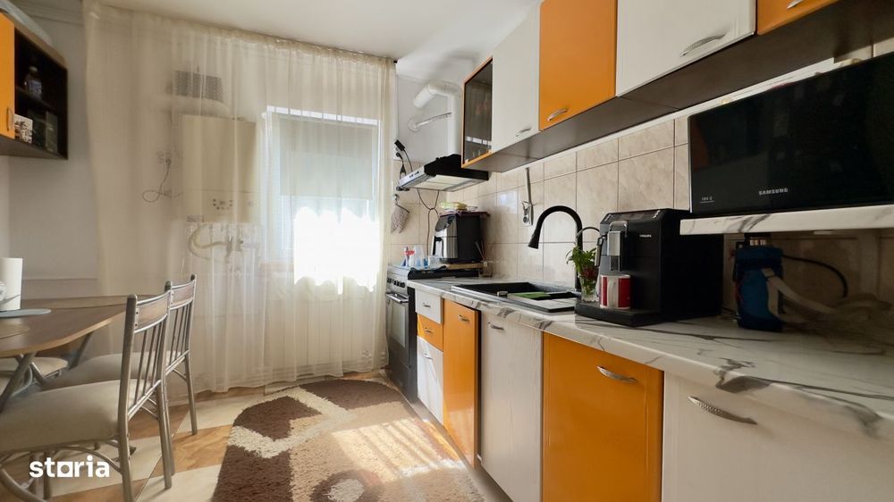 Apartament 4 camere, etaj intermediar, zona CET – ideal pentru famil
