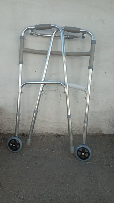 Продам ходунок для людей с ограниченными возможностями