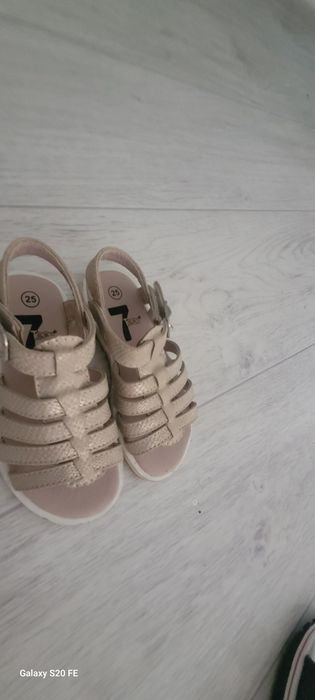 Продам обувь для девочек