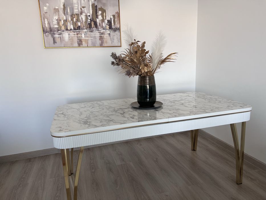 Masă de dining extensibilă cu efect de marmură/aur