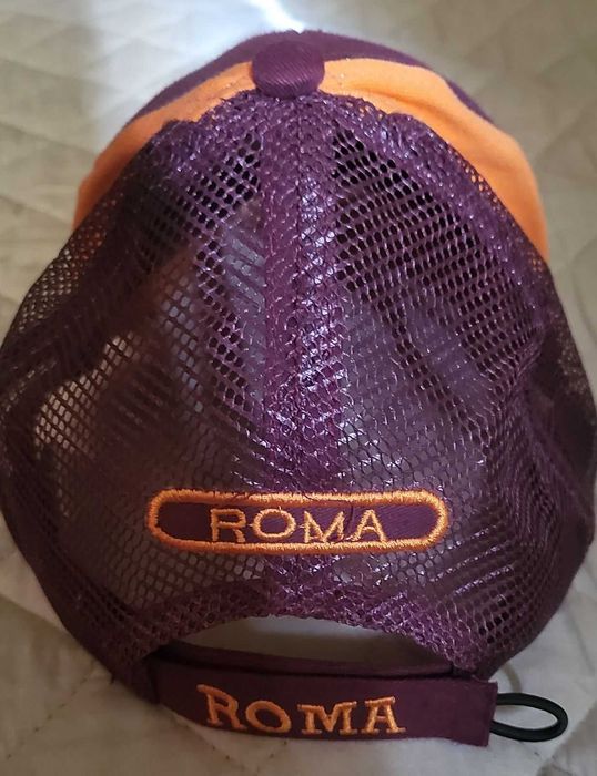 Нова фенска шапка на Roma