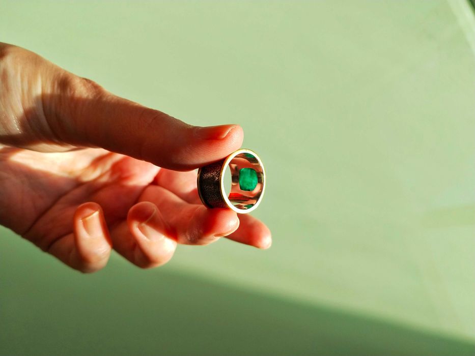 Серебряное кольцо с натуральным изумрудом