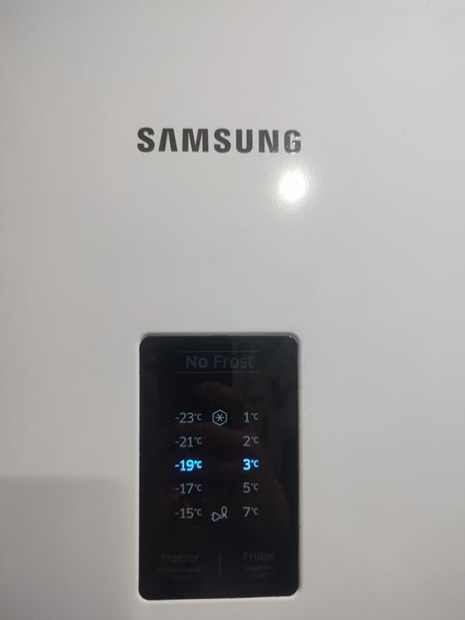 Срочно продаёться холодильник Самсунг.