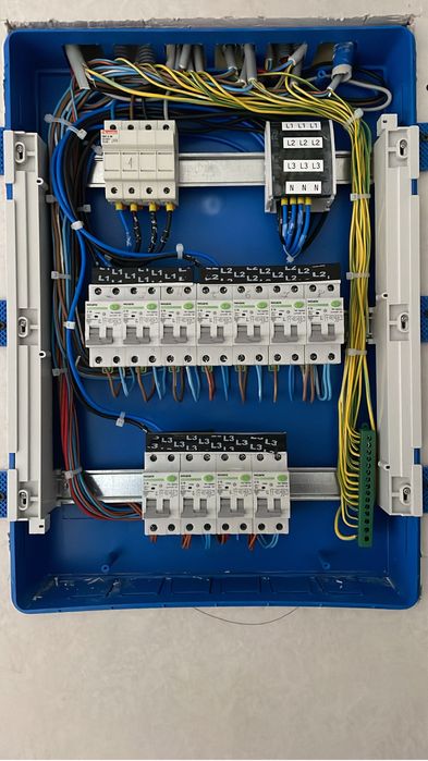 Electrician instalatii electrice, sisteme de supraveghere si control acces, automatizari