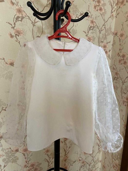 Продам разные  школьные белые блузки на девочку