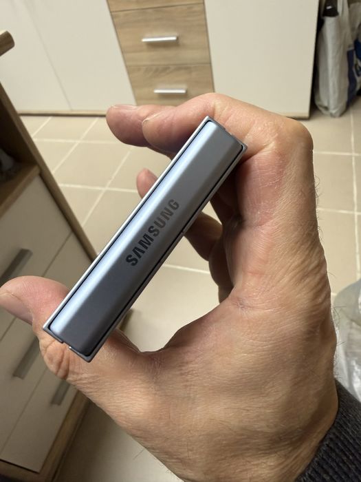 Samsung Galaxy Z Flip 6 12/256gb- отличен